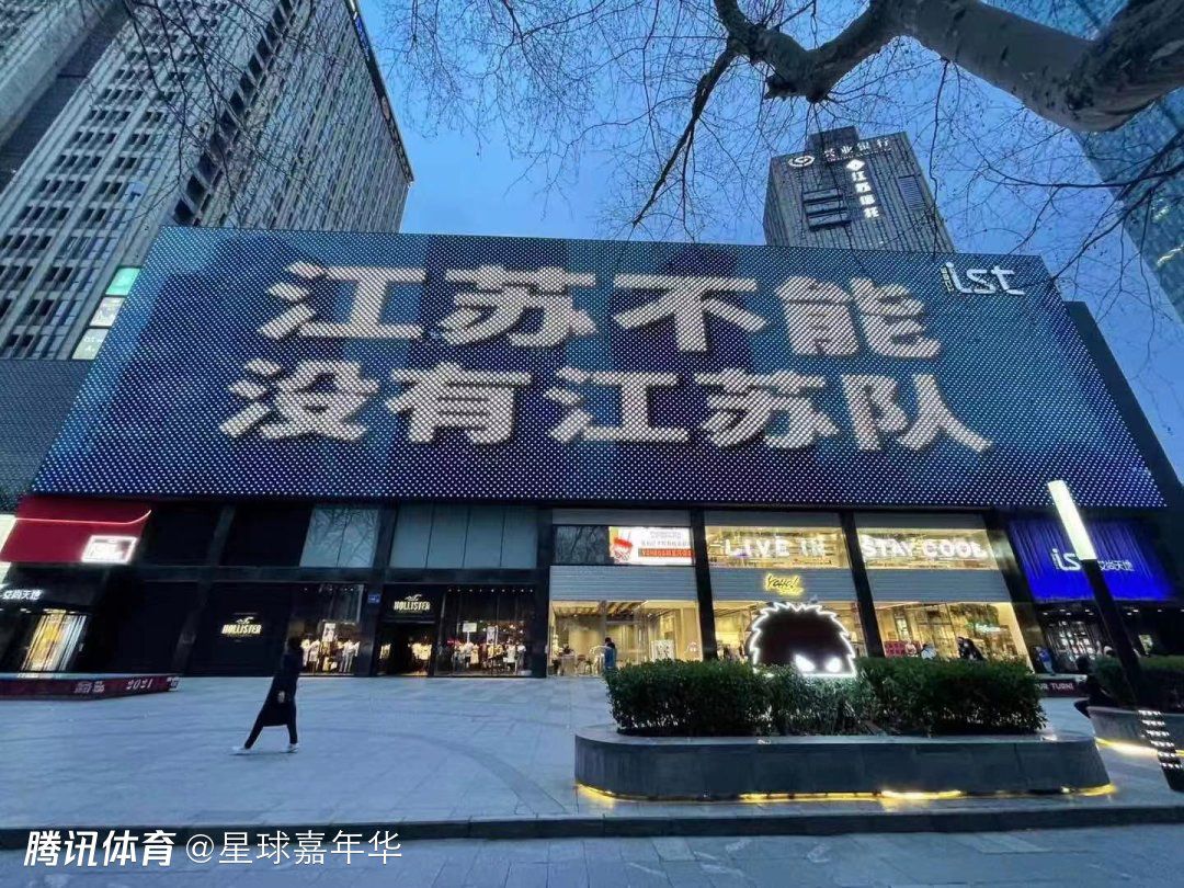 据Foot Mercato记者Santi Aouna报道，切尔西计划在冬窗补强多个位置。